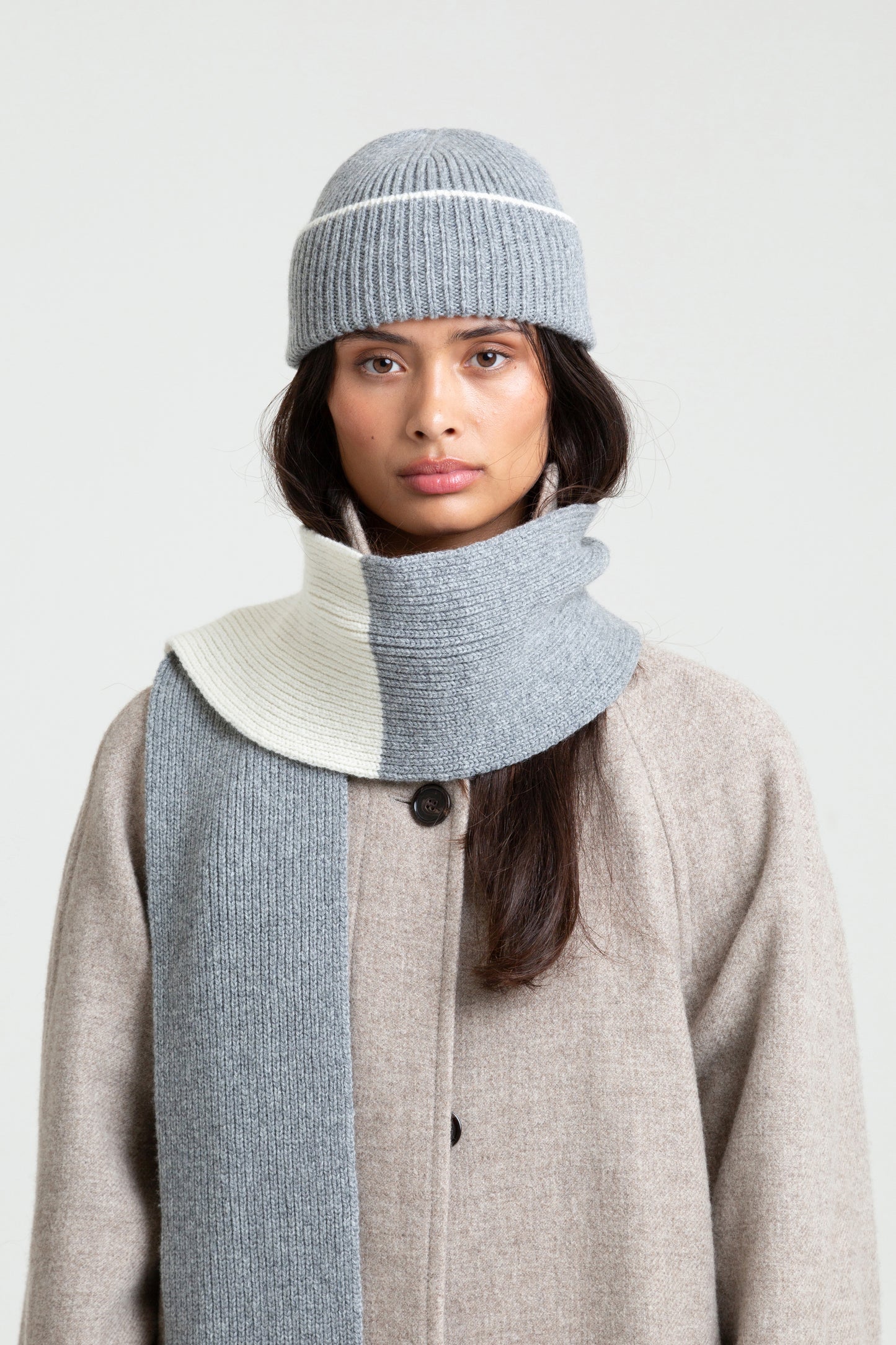 Blocked Soft Wool Scarf - Grey/Ecru