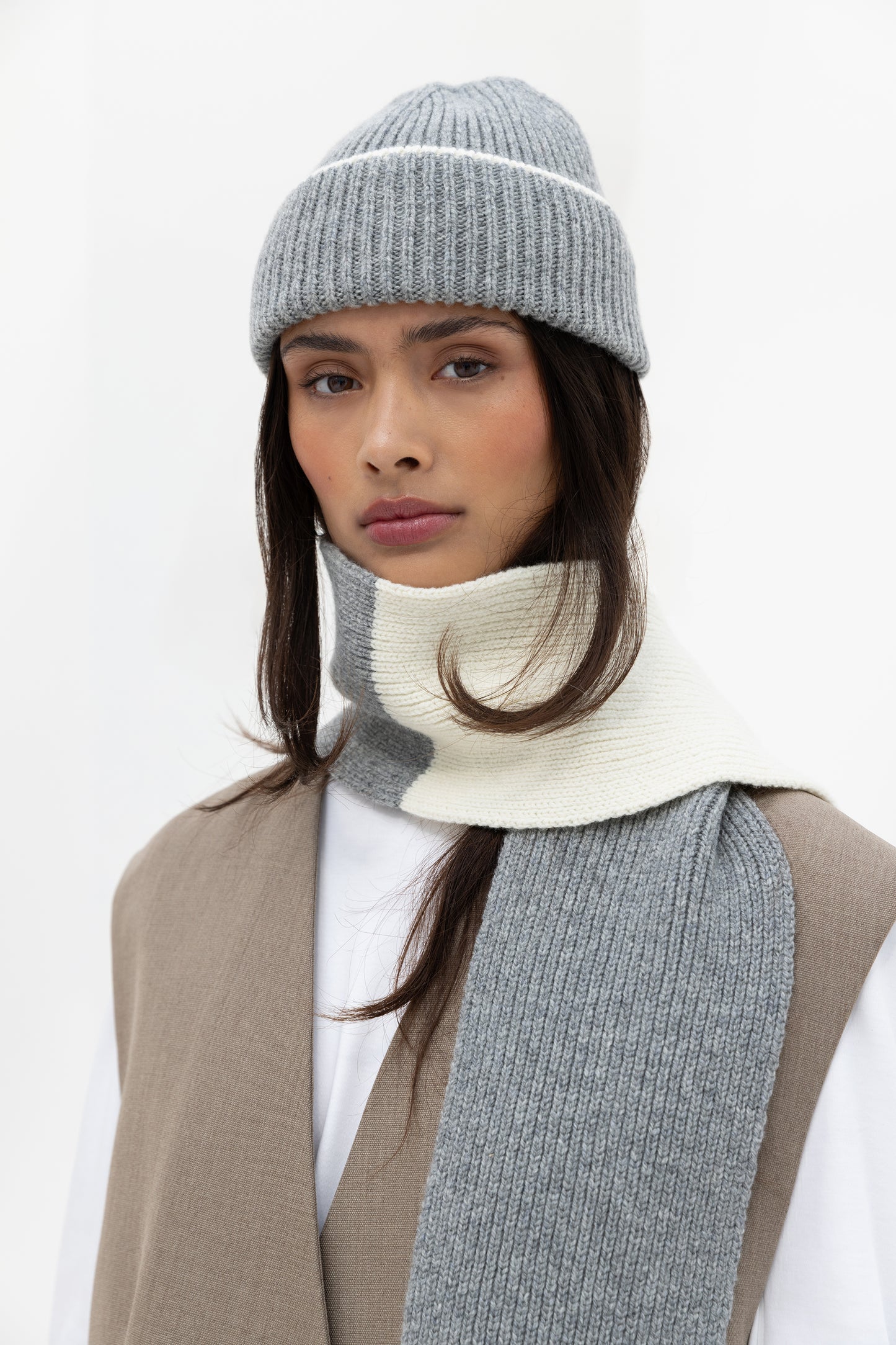 Blocked Soft Wool Scarf - Grey/Ecru